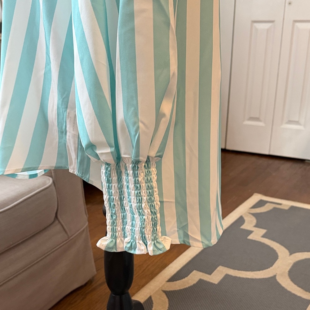 Striped Button-Up Shirt in Aqua & White - Longer in Back Size M - Picture 3 of 7